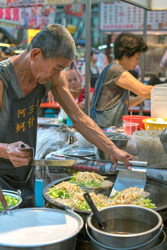 man cooking Oyster omelette