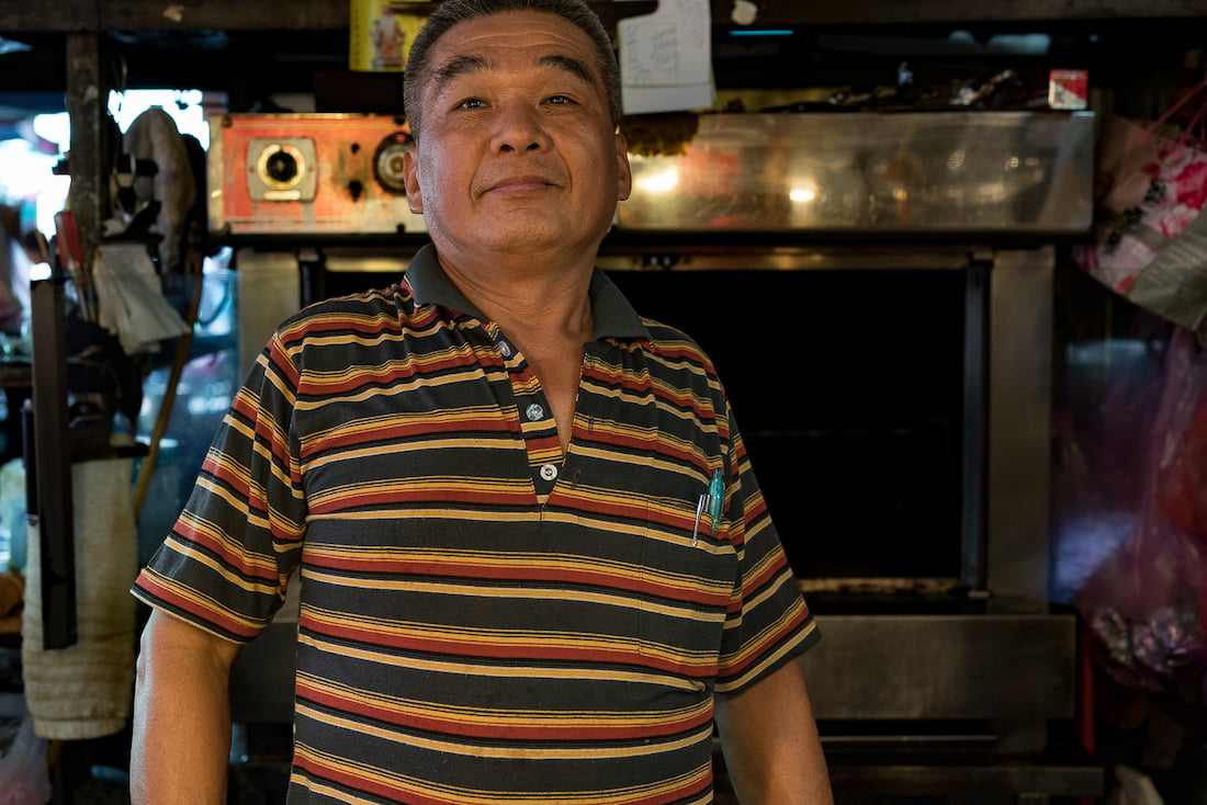 Man working in Chong De Market