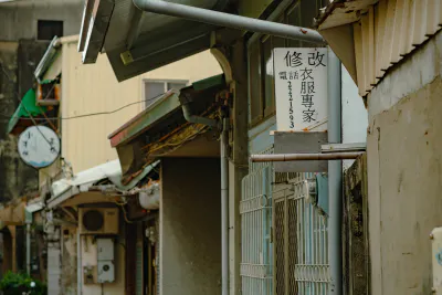 控え目な看板