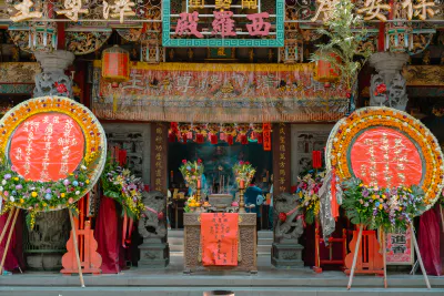 Big wreath in temple