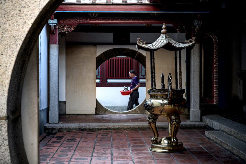 Round hole in Taiwan Fu City God Temple