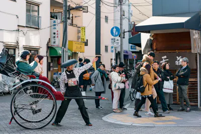 Rickshaw man guiding