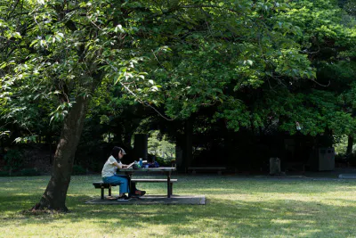 Couple reading book in Kiyosumi Teien Garden
