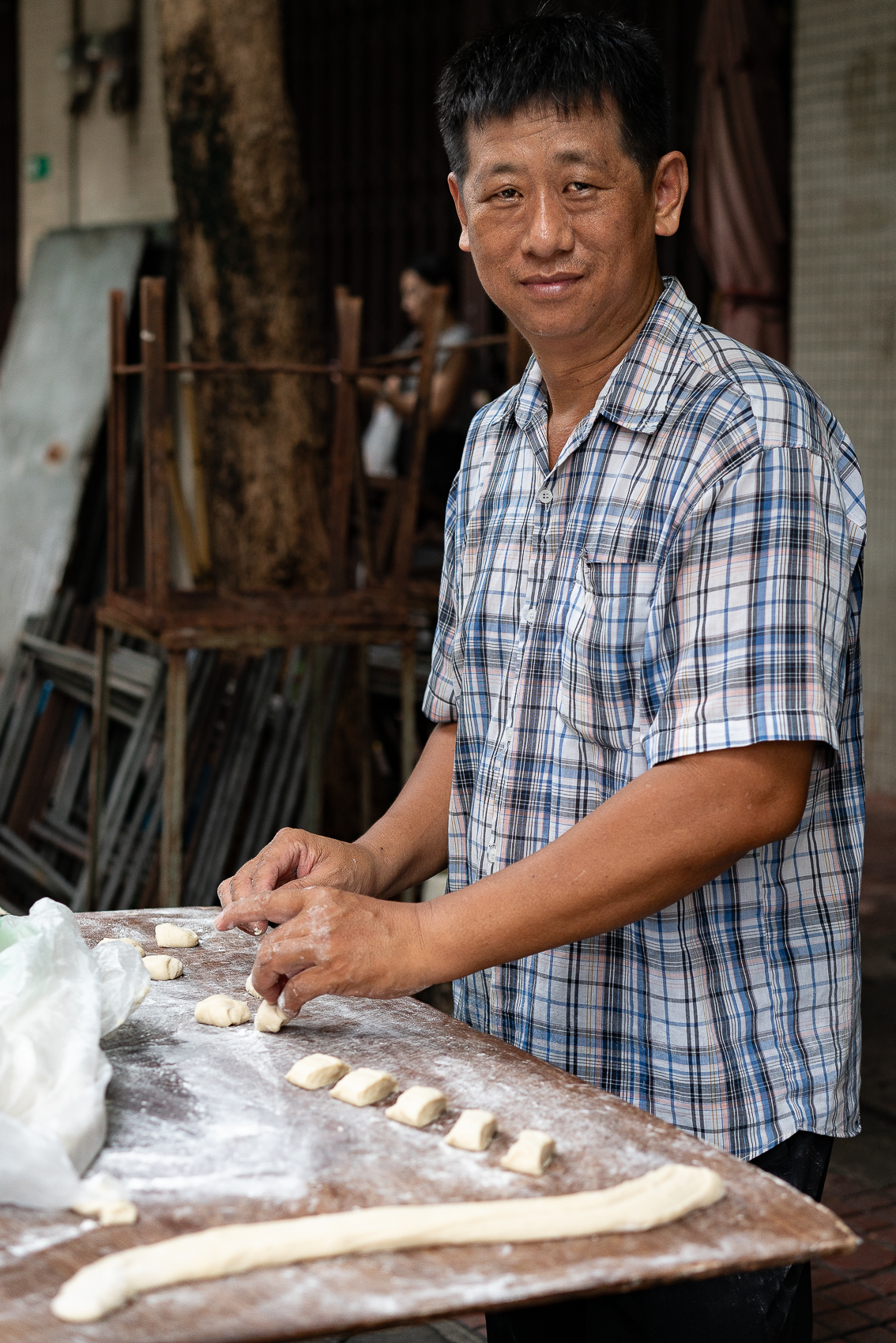 [Pom Prap Sattru Phai District, Bangkok] Man Making Chinese Mandarin ...