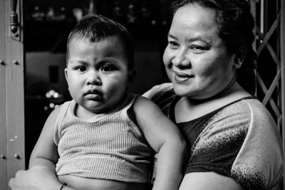 [Phra Nakhon, Bangkok] Chubby Mother And Baby | Photo with essay by ...