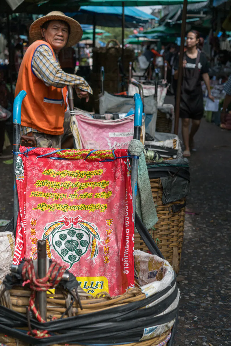 取っ手の付いた籠