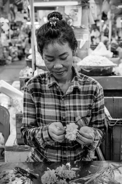 Woman making flowerage by hand