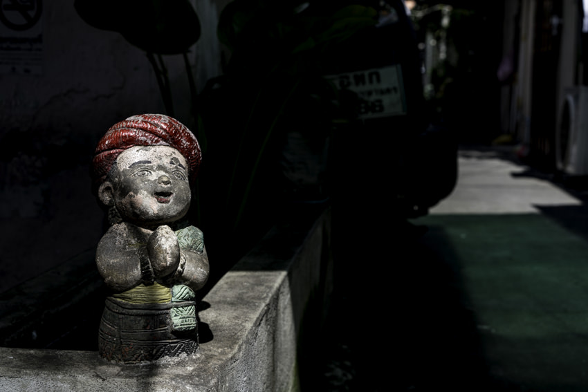 Small statue wearing a red turban