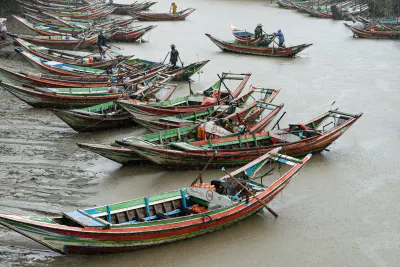 Fishing boats in Dalah river