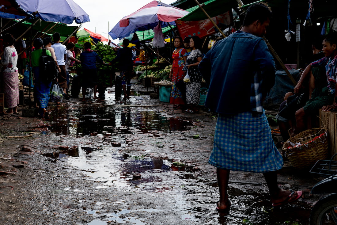 Puddly passage in Da Nyin Gone Market