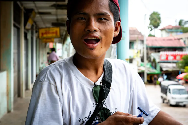 Man peddling disposal shaver