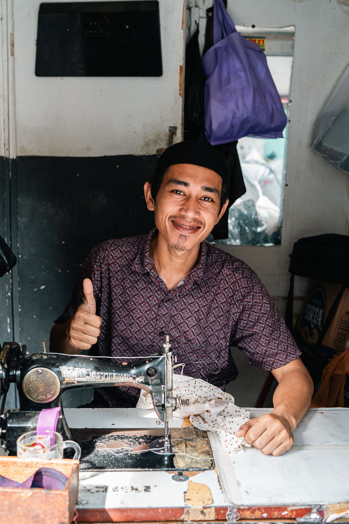ジャカルタ | インドネシア旅行記】仕立屋が使っているミシンはかなり