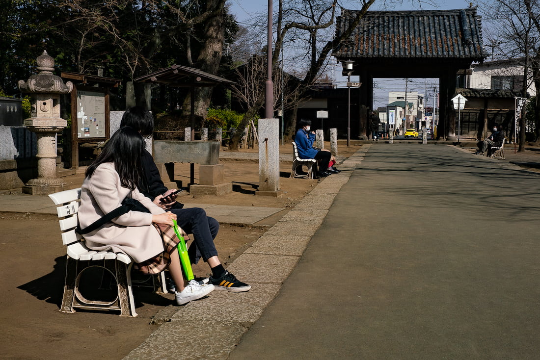 People relaxing in the precincts of Kita-in Temple