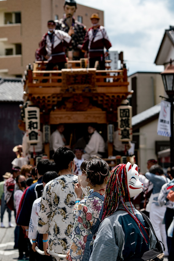 成田祇園祭の山車と引く人びと