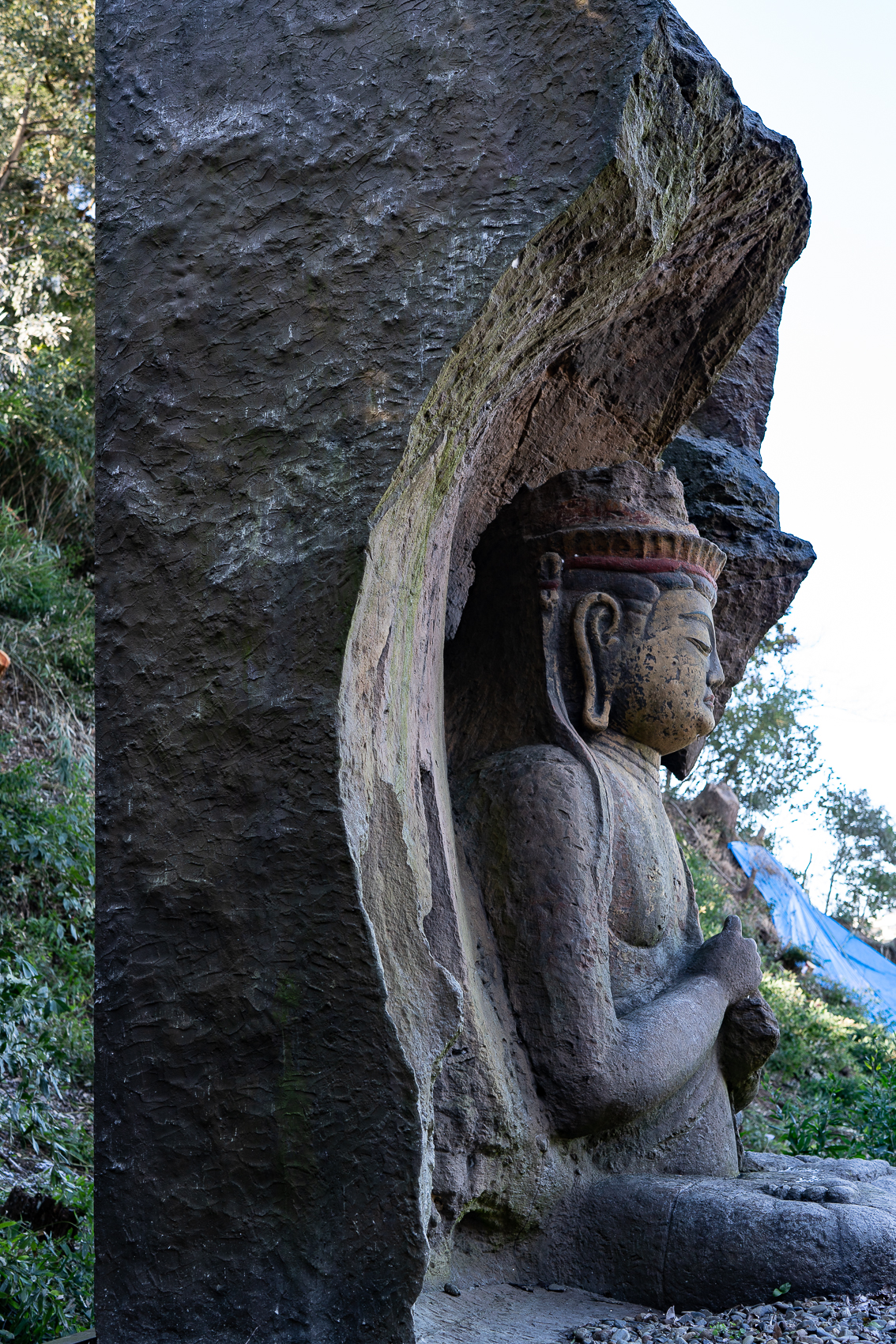 佐倉城址公園には臼杵古園石仏大仏如来像のレプリカがポツンと展示され