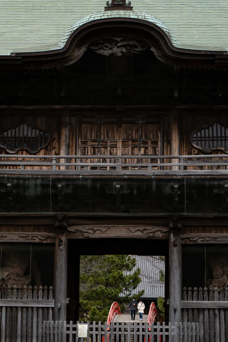 Arched Bridge beyond the Nio-mon Gate of Shomyo-ji Temple
