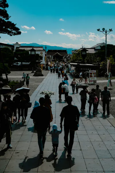 Families walking along the Zenko-ji approach