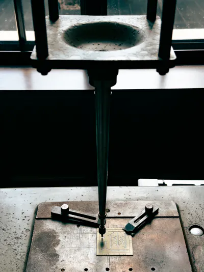 活字鋳造に使う母型を彫刻する機械