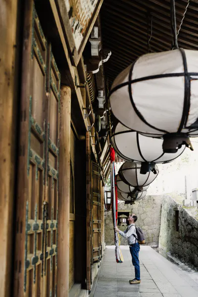 Man paying his respects at the east bureau of Nigatsudo