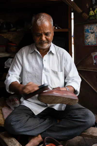 Man polishing his shoe