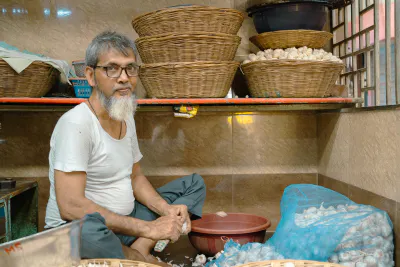 Man breaking apart garlic cloves