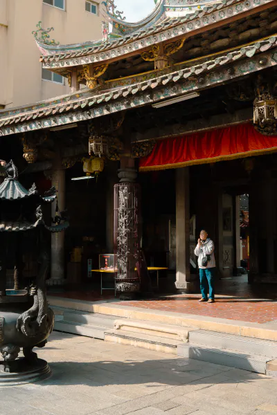 People joining hands at Lukang Mazu Temple