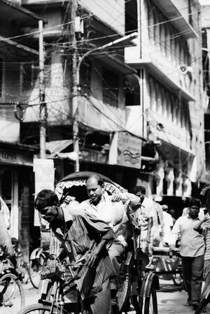 Rickshaw wallah starting to run