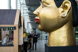 Artwork of Huge head placed in CentralWorld