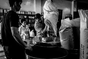 Shop clerks in well-established tea shop