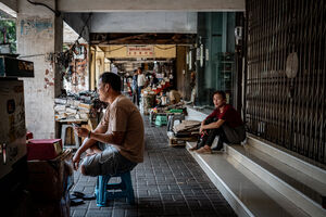 ジャカルタのグロドック地区の歩道