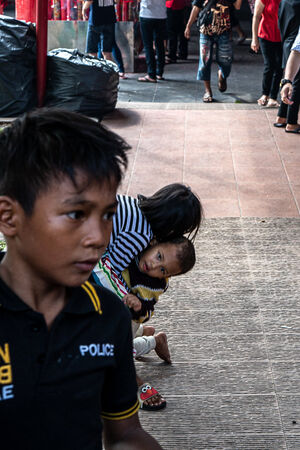 金徳院の境内で遊んでいた子どもたち