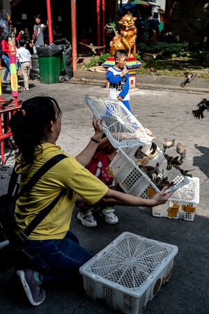 金徳院の境内で行われていた放生