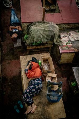 People sleeping in the Kanoman market
