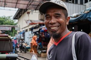 Becak driver waiting for customers at the Kanoman market