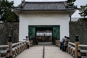 二条城の本丸櫓門