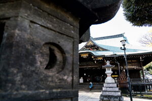 Zoshigaya Kishimojin Hall and stone lanterns