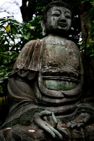 根津美術館の庭園にあった仏像