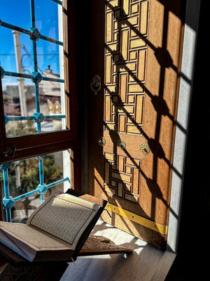 Quran on the window sill of the Tokyo Camii