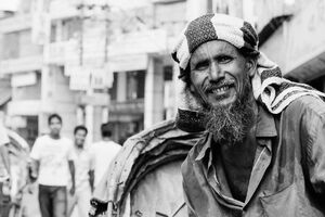 Rickshaw man with shaggy beard