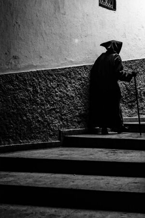 Djellaba walking steps