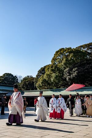 明治神宮の結婚式の列