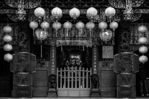 派手な寺院の入口