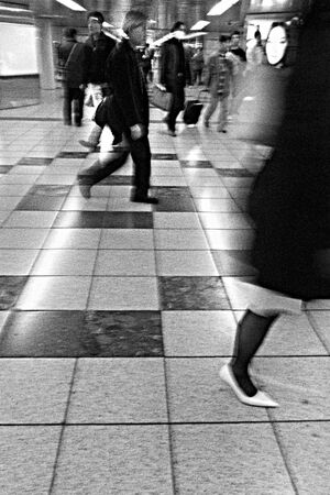 急ぎ足の人々