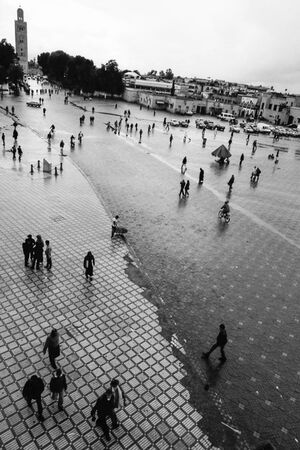 雨上がりのジャマ・エル・フナ広場