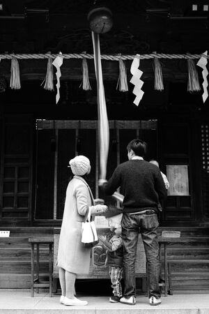 神社にいた家族連れ
