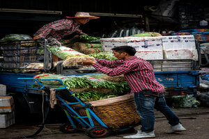 Two men unloading in Khlong Toei Market