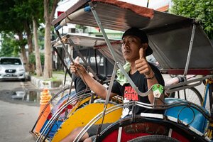 Becak driver thumbing up strongly