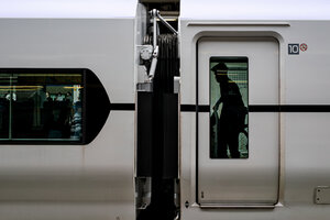 新宿駅に停車していた特急列車