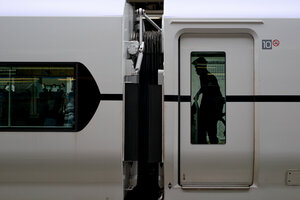 新宿駅に停車していた特急列車