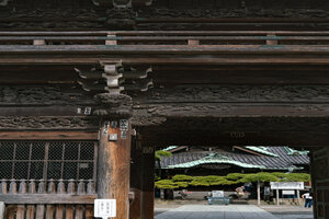 Shibamata Taishakuten seen beyond the gate